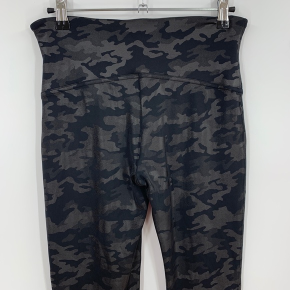 Spanx Faux Leather Camo Leggings Sz L - Picture 6 of 13